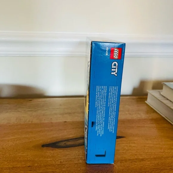 New & Sealed LEGO CITY: Sailboat Set 60438 - Picture 5 of 6